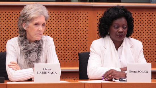Elena Larrinaga, la autotitulada presidenta del Observatorio Cubano de Derechos Humanos con sede en Madrid, junto a la vulgar y cada vez más desprestigiada Berta Soler, que dice ser la líder de las Damas de Blanco.